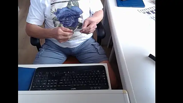 Snapshot of dutchpornking chatting on July 7, 2026, 11:36 am dutchpornking online show from July 7, 2026, 11:36 am