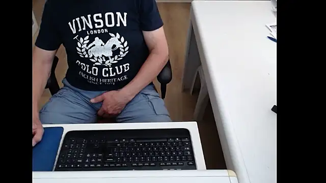 dutchpornking online show from June 18, 2026, 10:53 am