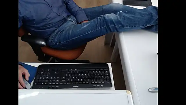 dutchpornking online show from October 1, 2025, 11:58 am