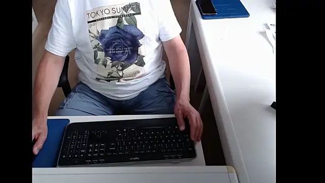 dutchpornking online show from June 15, 2026, 5:40 am