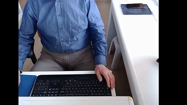 dutchpornking online show from March 16, 2026, 7:23 am