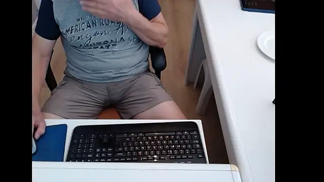 Snapshot of dutchpornking chatting on July 28, 2026, 11:28 am dutchpornking online show from July 28, 2026, 11:28 am
