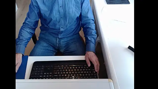 dutchpornking online show from October 14, 2025, 7:53 am