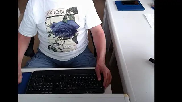 dutchpornking online show from June 12, 2026, 6:33 am