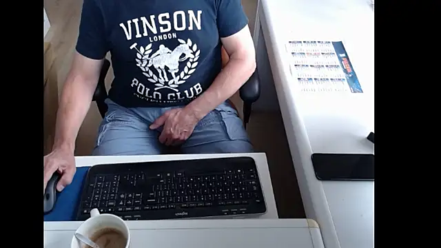 dutchpornking online show from June 17, 2026, 6:57 am