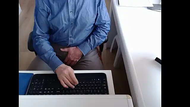 dutchpornking online show from February 27, 2026, 7:52 am