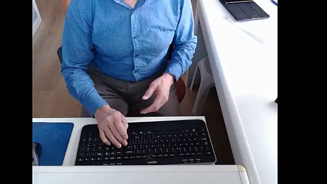 dutchpornking online show from November 11, 2025, 7:58 am