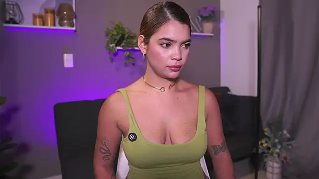 HannahEvanss online show from November 19, 2025, 7:25 pm