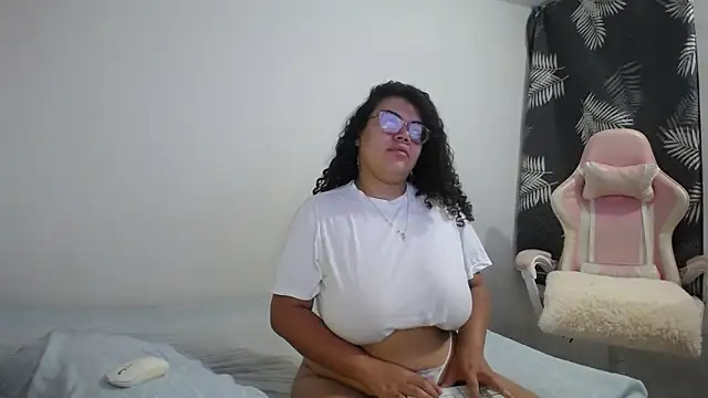 mabigomez00 online show from October 16, 2025, 9:28 am