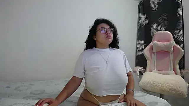 mabigomez00 online show from September 9, 2025, 10:14 am