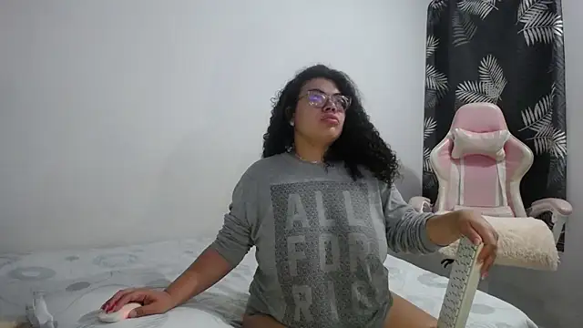 mabigomez00 online show from February 6, 2026, 9:27 am