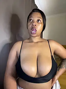 cherrybabe76 online show from May 13, 2026, 9:38 am