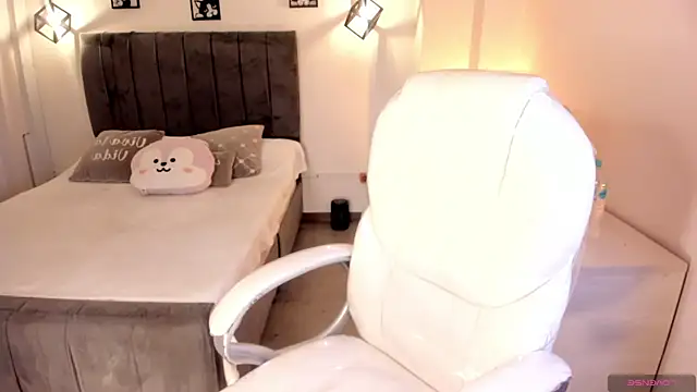 Catalinaa martinez online show from September 18, 2025, 2:47 am