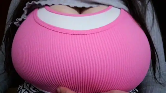 Snapshot of AnnyelinnaLove chatting on March 27, 2026, 11:49 pm AnnyelinnaLove online show from March 27, 2026, 11:49 pm