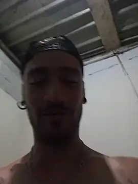 iamxandertv online show from May 8, 2026, 3:32 am