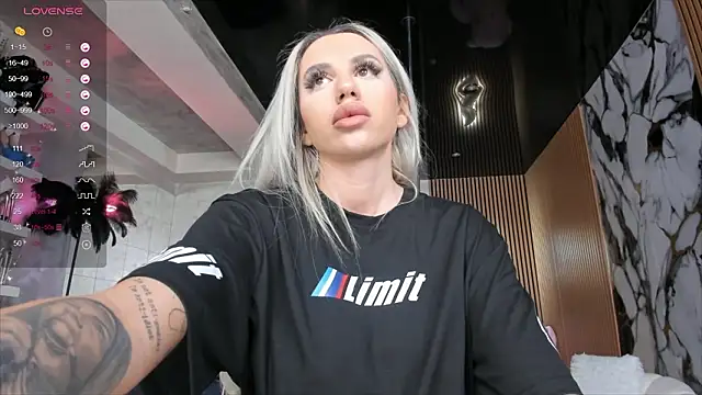 LisaAkira online show from March 22, 2026, 7:21 am