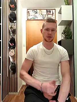 Snapshot of Playbunniboy chatting on February 10, 2025, 5:52 pm Playbunniboy online show from February 10, 2025, 5:52 pm