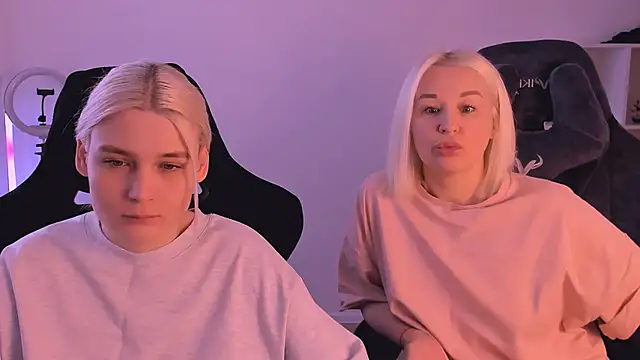 hotblonds online show from February 3, 2025, 12:14 pm