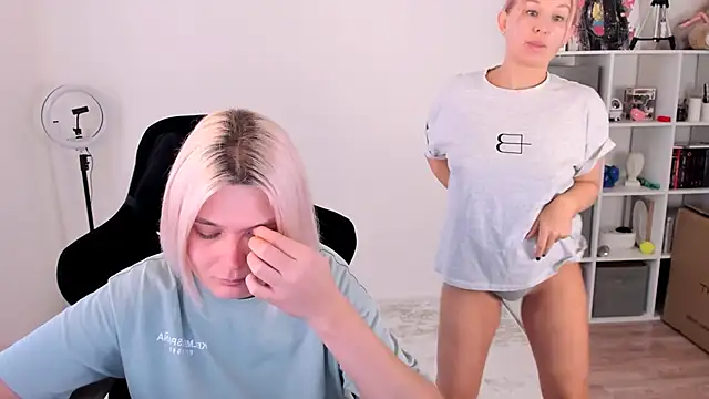 hotblonds online show from November 8, 2025, 11:03 am