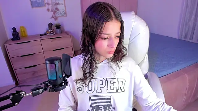 Amaia Daniells online show from March 11, 2025, 3:36 am