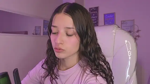 Amaia Daniells online show from October 9, 2025, 4:24 am