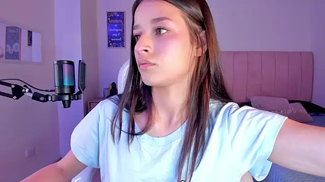 Amaia Daniells online show from February 24, 2025, 3:23 am