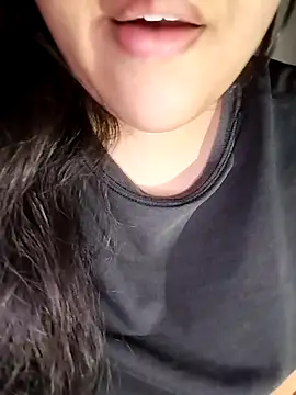 Annerae online show from November 3, 2025, 5:38 pm