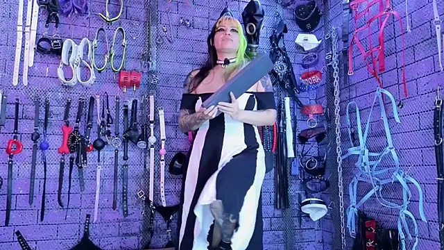 PANDORANEZZ online show from April 29, 2026, 9:32 pm