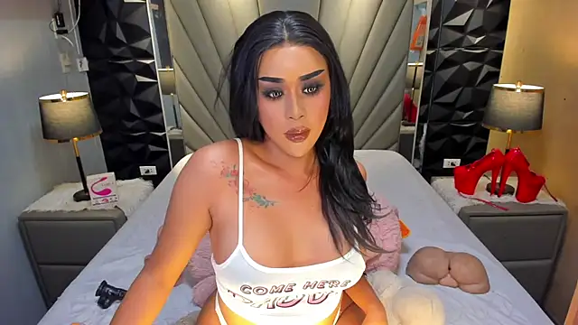 Snapshot of QuiinMollyXxX chatting on November 17, 2025, 3:49 pm QuiinMollyXxX online show from November 17, 2025, 3:49 pm