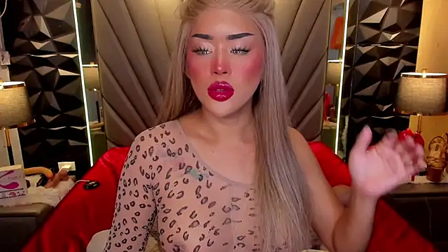 Snapshot of QuiinMollyXxX chatting on September 12, 2025, 4:18 pm QuiinMollyXxX online show from September 12, 2025, 4:18 pm