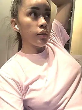 Snapshot of QuiinMollyXxX chatting on February 26, 2025, 7:55 am QuiinMollyXxX online show from February 26, 2025, 7:55 am