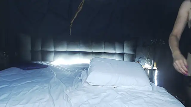 Loly4Fire online show from August 7, 2026, 8:09 am