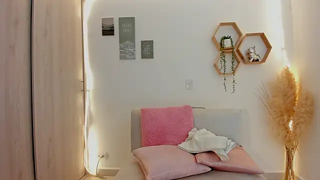 Snapshot of mariam_hill chatting on August 3, 2026, 11:53 pm mariam hill online show from August 3, 2026, 11:53 pm