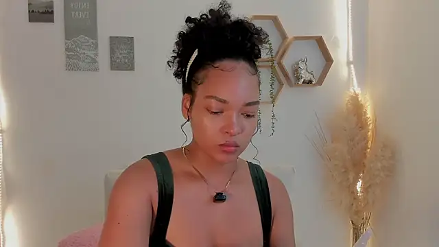 Snapshot of mariam_hill chatting on July 6, 2026, 10:56 pm mariam hill online show from July 6, 2026, 10:56 pm