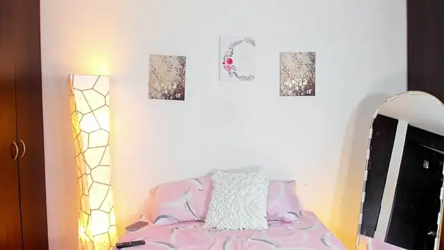 SarahCinnamon- online show from February 7, 2026, 8:39 pm