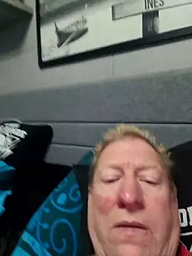 tomtom111111 online show from September 17, 2025, 4:20 pm