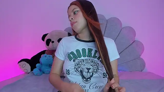 EmmaClarck online show from December 5, 2024, 8:28 pm