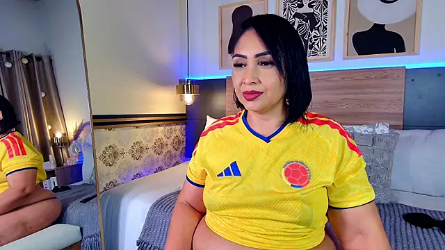 Madissononee online show from June 19, 2026, 2:06 am