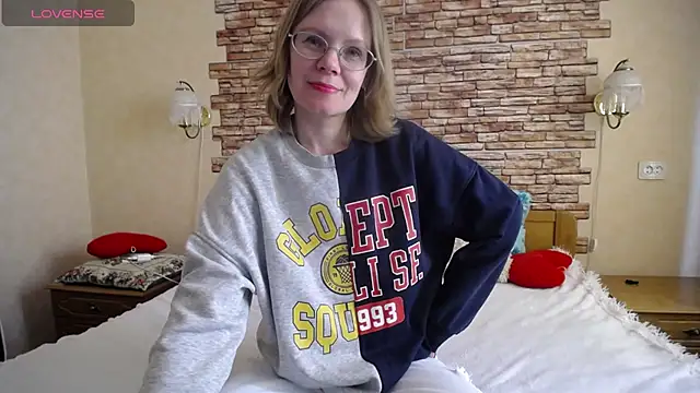 BlondyBabySweet online show from May 3, 2026, 10:53 am