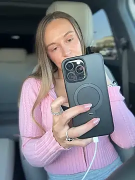 lunagirl13 online show from October 6, 2025, 5:46 pm