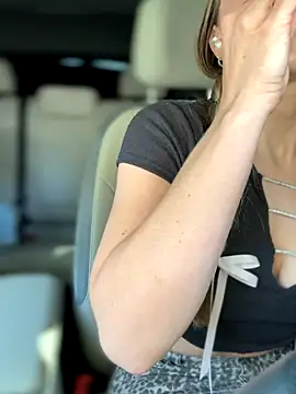 lunagirl13 online show from September 17, 2025, 5:48 pm