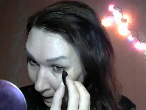 PrettyAndWild online show from December 13, 2024, 5:21 pm