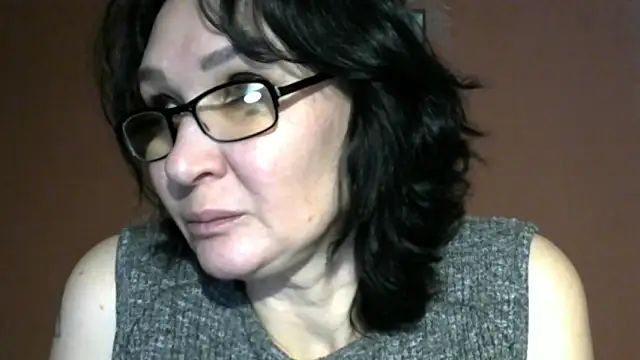 PrettyAndWild online show from November 25, 2025, 3:45 pm