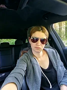 Snapshot of Geile-Luna chatting on June 7, 2026, 1:27 pm Geile-Luna online show from June 7, 2026, 1:27 pm