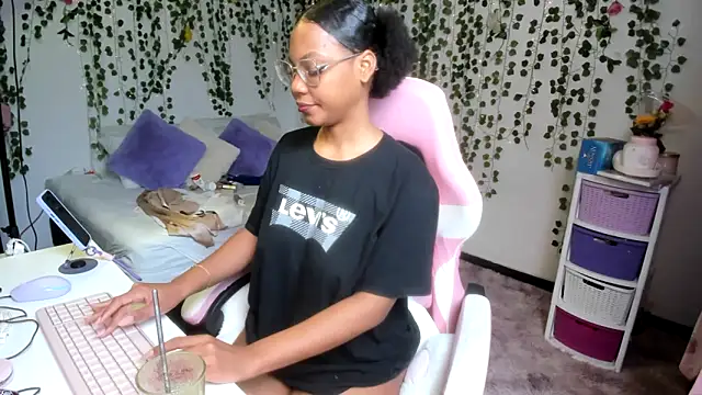 Snapshot of violeta_milleer chatting on February 14, 2026, 6:19 pm violeta milleer online show from February 14, 2026, 6:19 pm