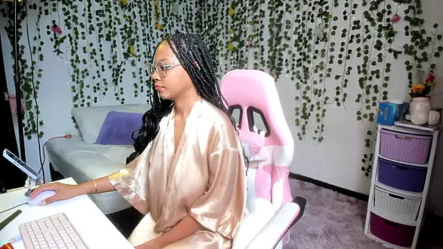 Snapshot of violeta_milleer chatting on February 16, 2026, 6:06 pm violeta milleer online show from February 16, 2026, 6:06 pm