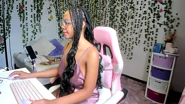 Snapshot of violeta_milleer chatting on February 19, 2026, 5:21 pm violeta milleer online show from February 19, 2026, 5:21 pm