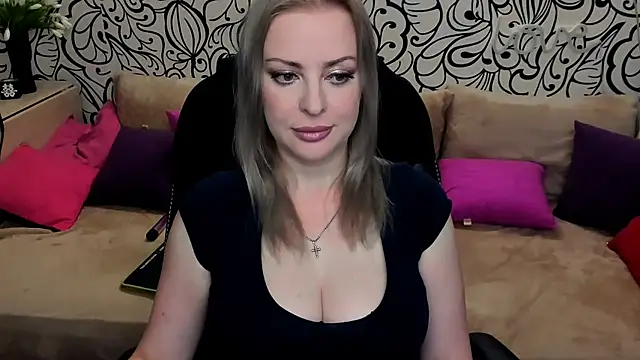 Hotdreamhere online show from June 24, 2026, 7:51 am