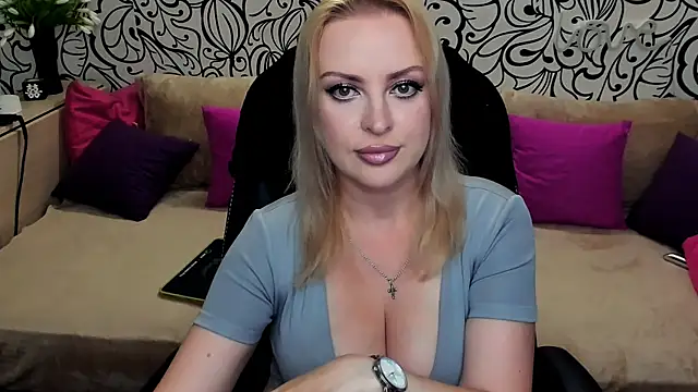 Hotdreamhere online show from August 9, 2026, 8:09 am