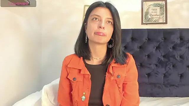 Snapshot of AneeSmith chatting on December 13, 2024, 11:39 pm AneeSmith online show from December 13, 2024, 11:39 pm